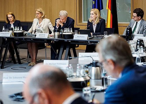 Bundesministerin Nina Warken bei der Auftaktveranstaltung der BMG Pr&auml;ventionsoffensive