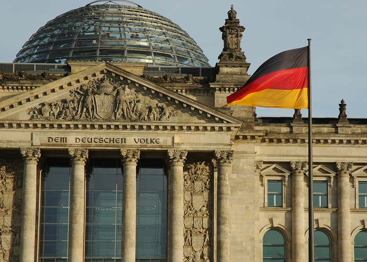 Frontansicht deutscher Reichstag