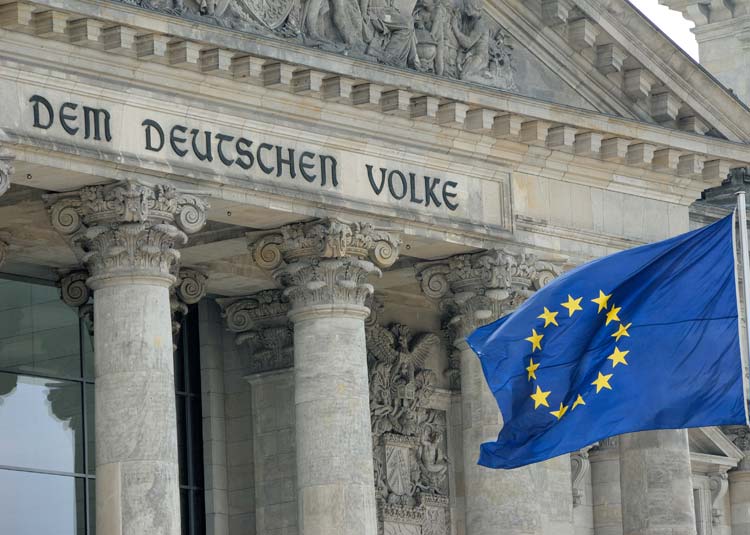 Frontansicht deutscher Reichstag