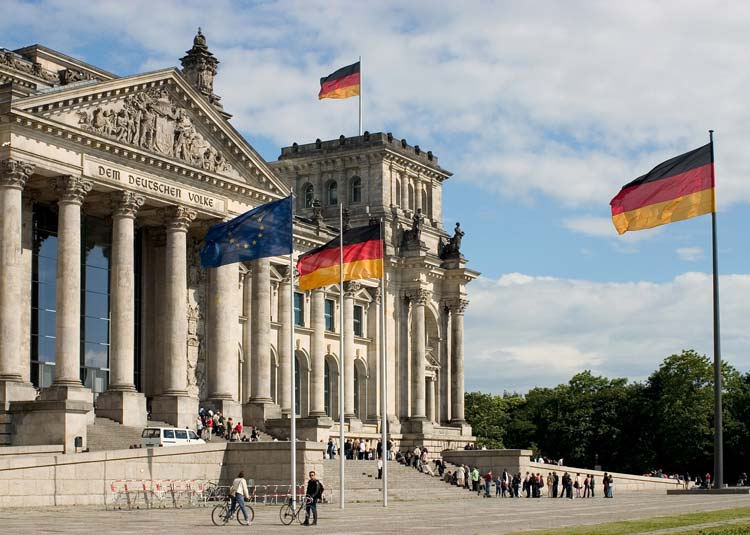 Frontansicht deutscher Reichstag